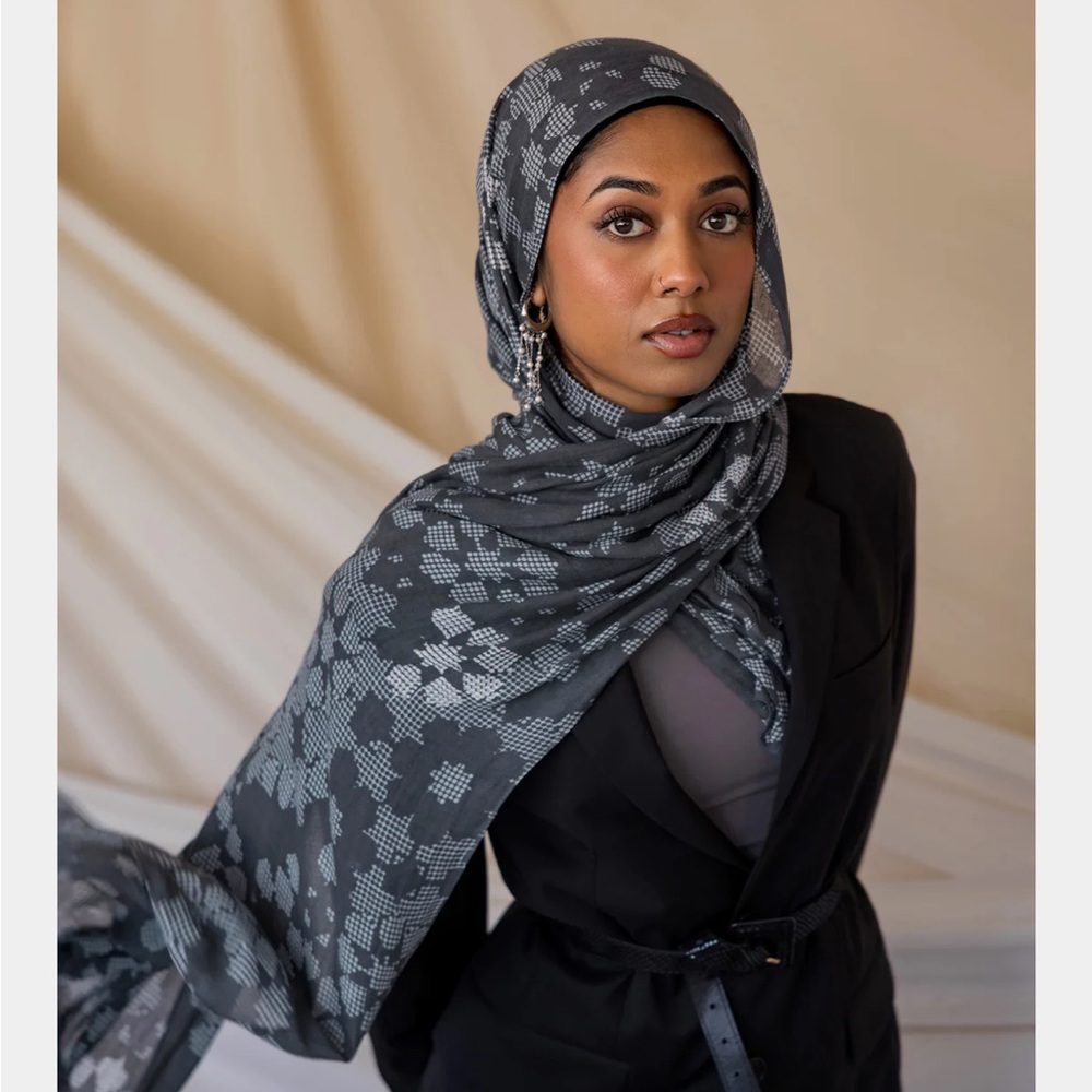 Vela scarves x nominal hijab